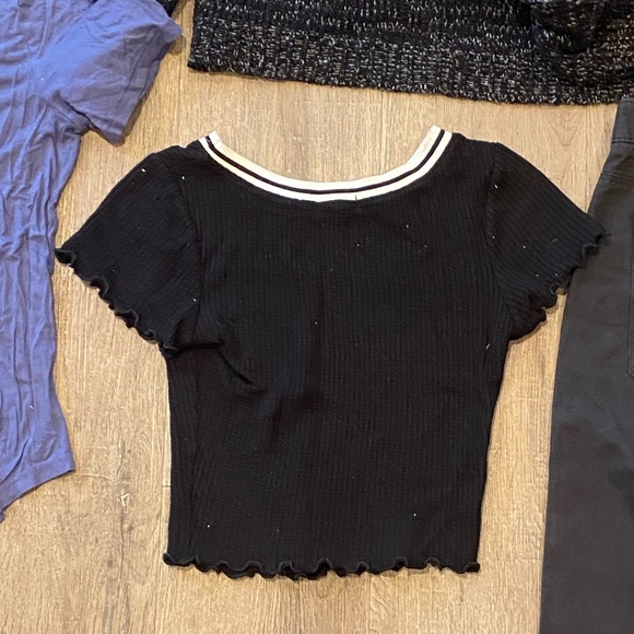 there is a lint in the picture bleach stains - Picture 1 of 2